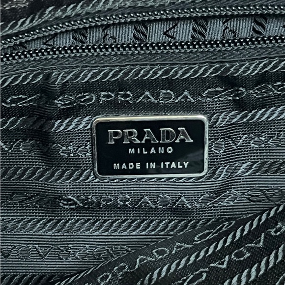 PRADA Nylon Tote - 🔥EXCELLENT CONDITION! - Picture 6 of 6